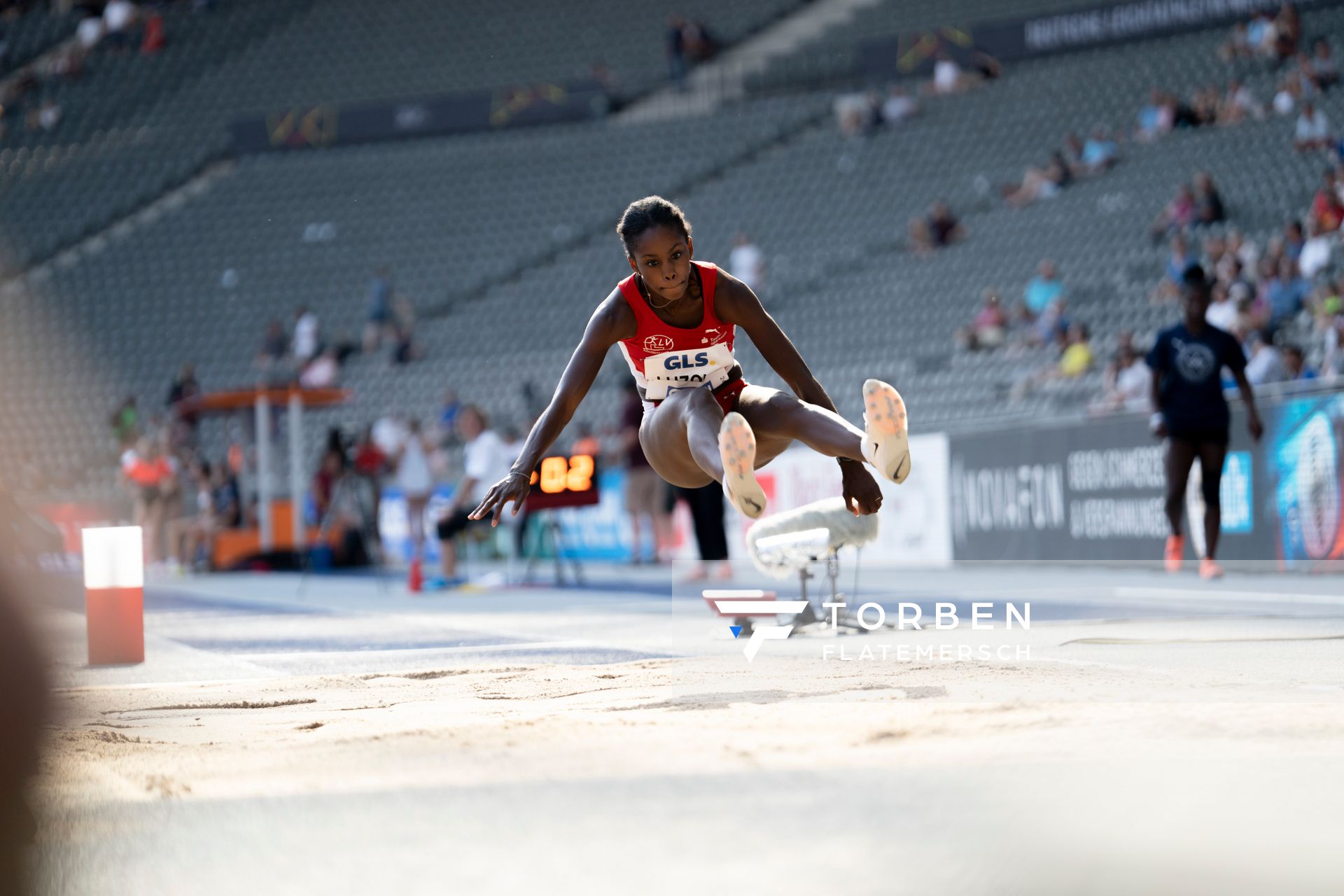 Maryse Luzolo (Koenigsteiner LV) im Weitsprung waehrend der deutschen Leichtathletik-Meisterschaften im Olympiastadion am 26.06.2022 in Berlin